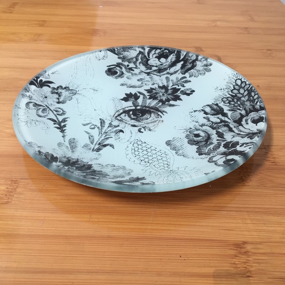 ⭐️ $10 - URBAN OUTFITTERS TOILE GLASS PLATE - RARE! - Picture 2 of 6